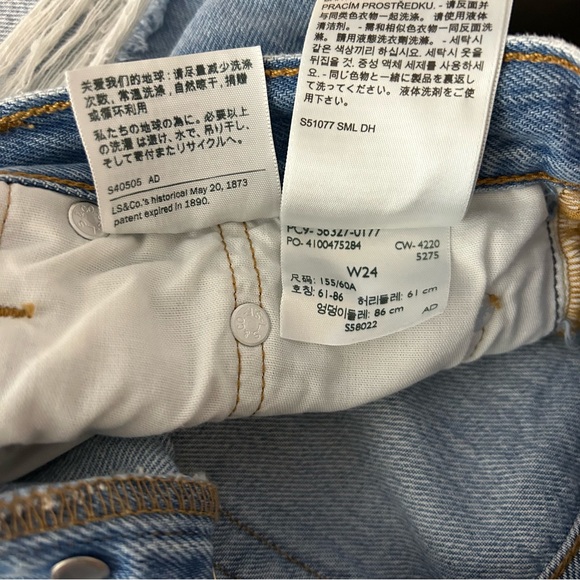 Levis 501 Distressed Denim Shorts Button Fly Raw hem size 24 - Picture 4 of 8